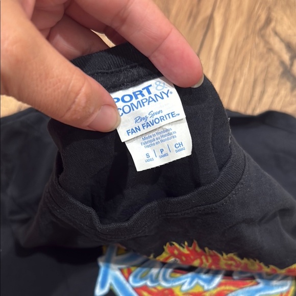 Hooters Black and Red Short Sleeve Tee with Car Graphic - Picture 4 of 4